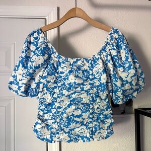 GESTUZ blue white floral cotton puff short sleeve square neck cropped blouse